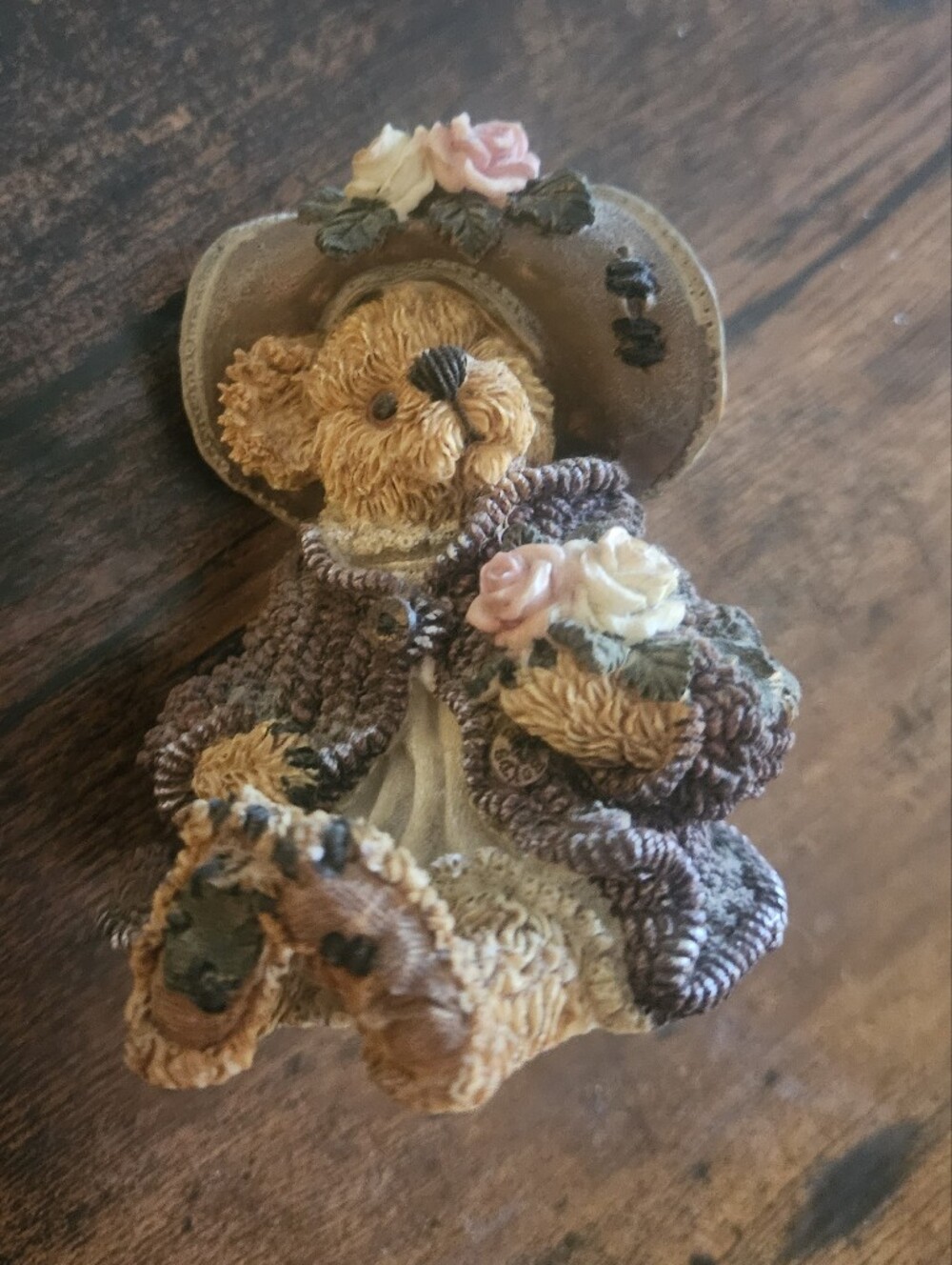 Boyds Bears 1999 Handcrafted Brown Teddy Bear Figurine with Pink Rose Bouquet